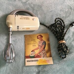 Vintage mid century Hamilton Beach Mixette Hand Mixer